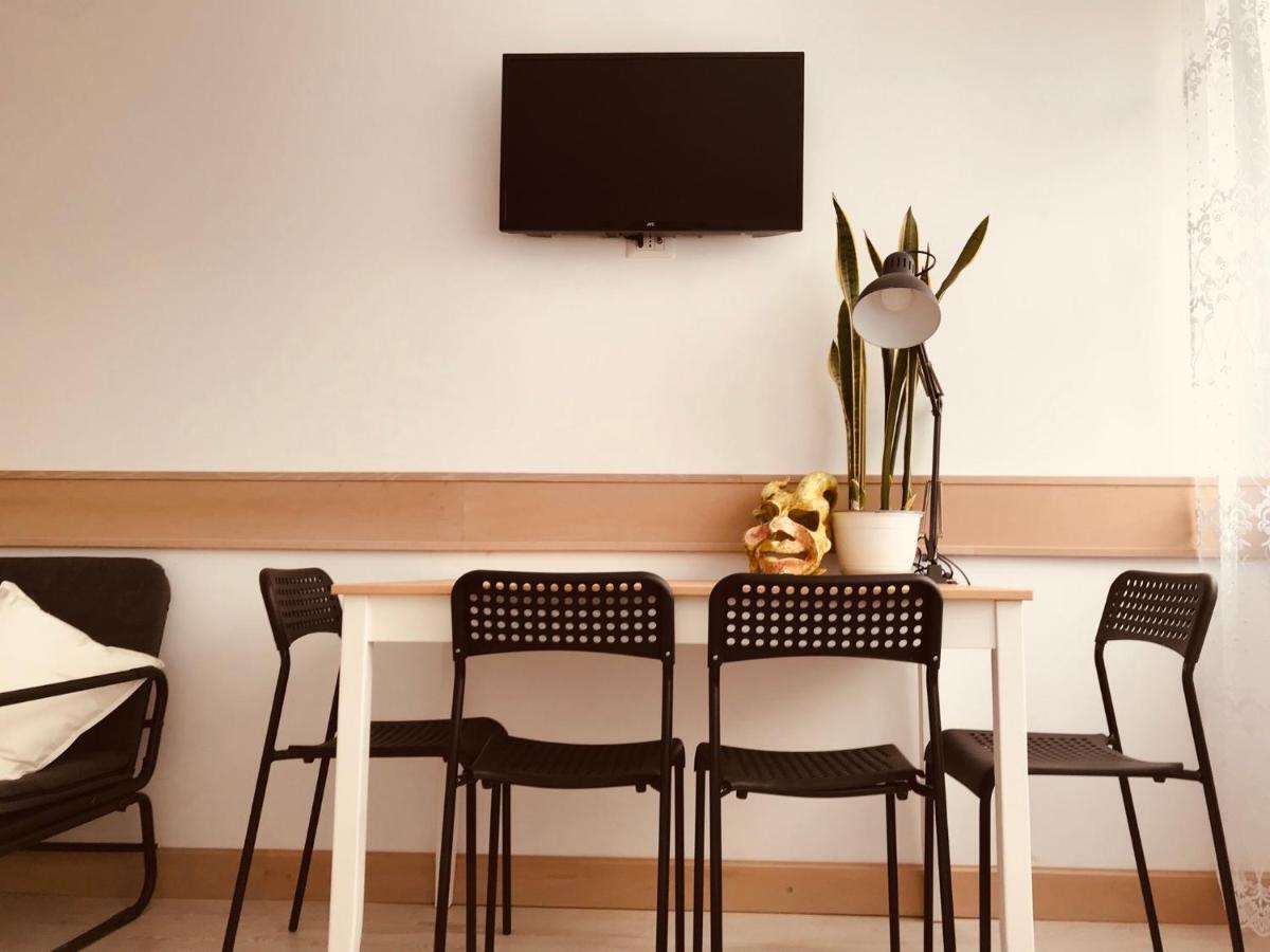 Studio 1o1o1 Appartamento Piatra Neamţ Esterno foto